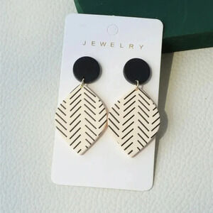 Lead Drop Earrings Geometric black and white